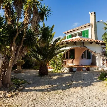 Cecylia Villa *